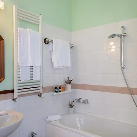 Alba Del Lario 12&2, Emma ヴィラ *