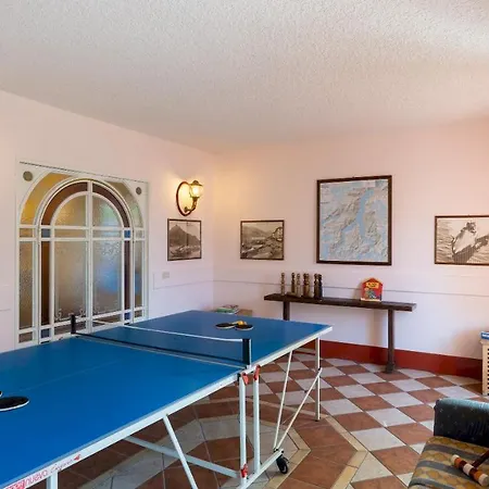 Alba Del Lario 12&2, Emma ヴィラ