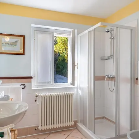 Alba Del Lario 12&2, Emma ヴィラ *