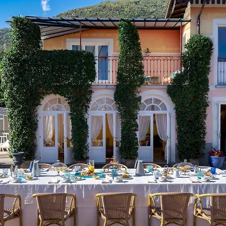 Villa Alba Del Lario 12&2, Emma *