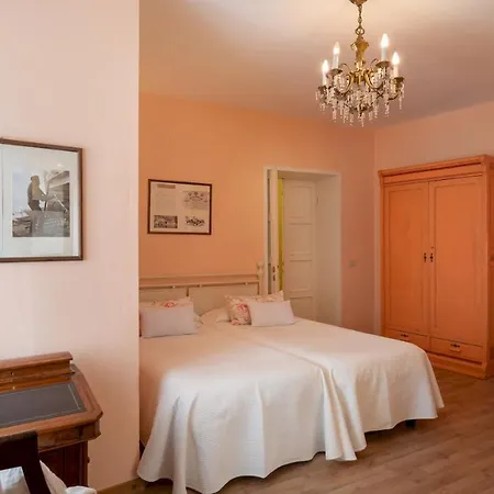 Villa Alba Del Lario 12&2, Emma *